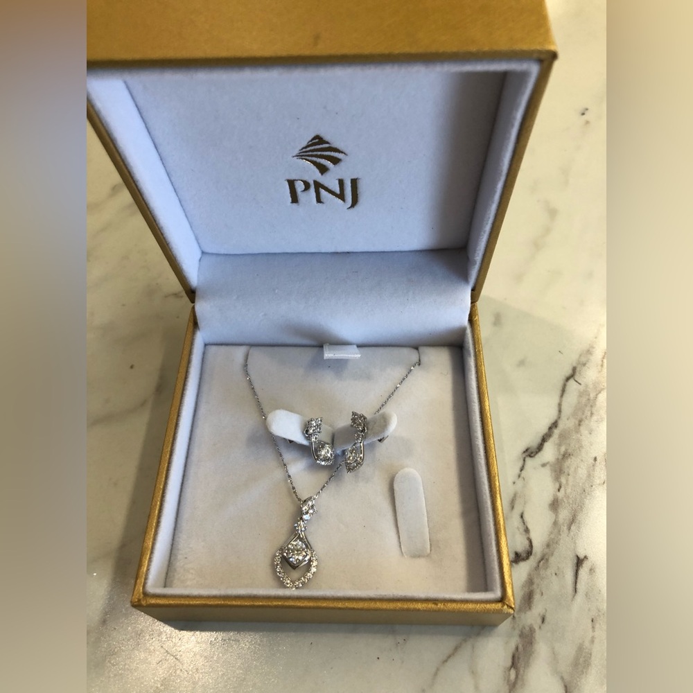 PNJ White gold necklace and earrings set